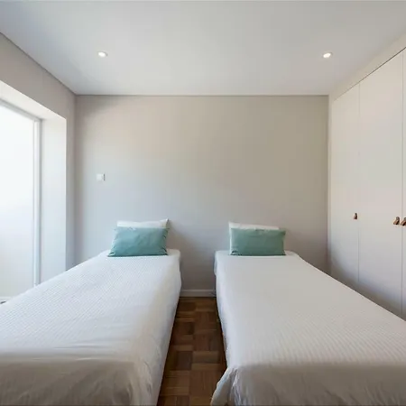 Bright & Sunny Beach House 马托西纽什