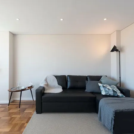 Bright & Sunny Beach House 马托西纽什