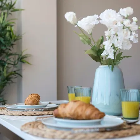 Bright & Sunny Beach House 公寓